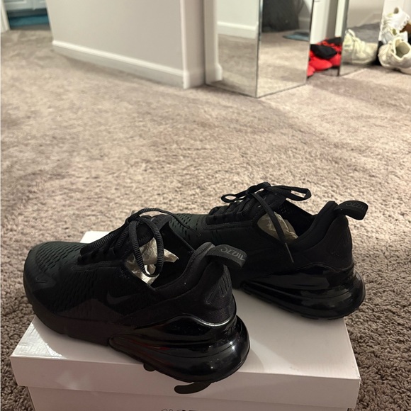 Nike Air Max 270 Black Sneakers - Picture 2 of 4